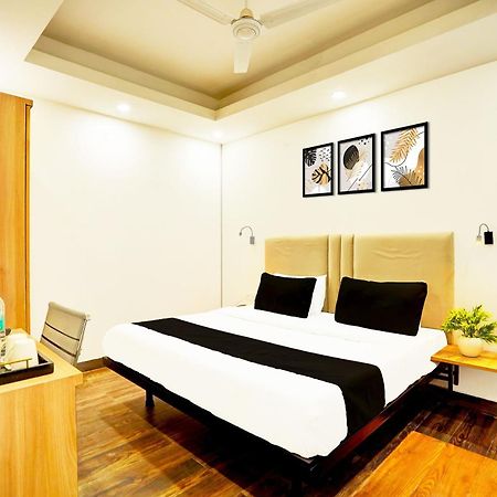 ホテル Super Townhouse Sector 104 ノイダ エクステリア 写真