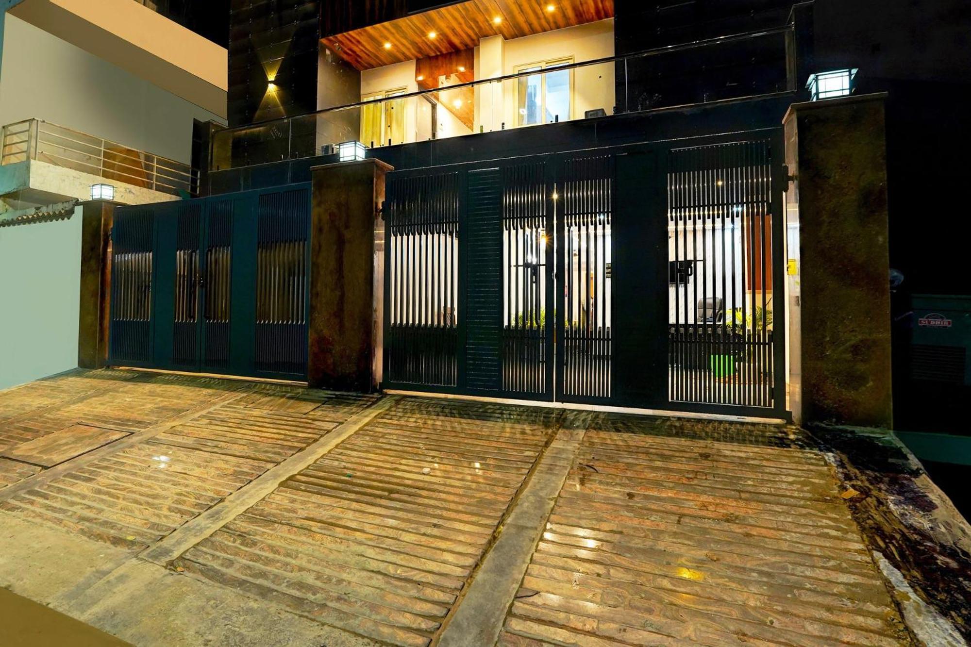 ホテル Super Townhouse Sector 104 ノイダ エクステリア 写真