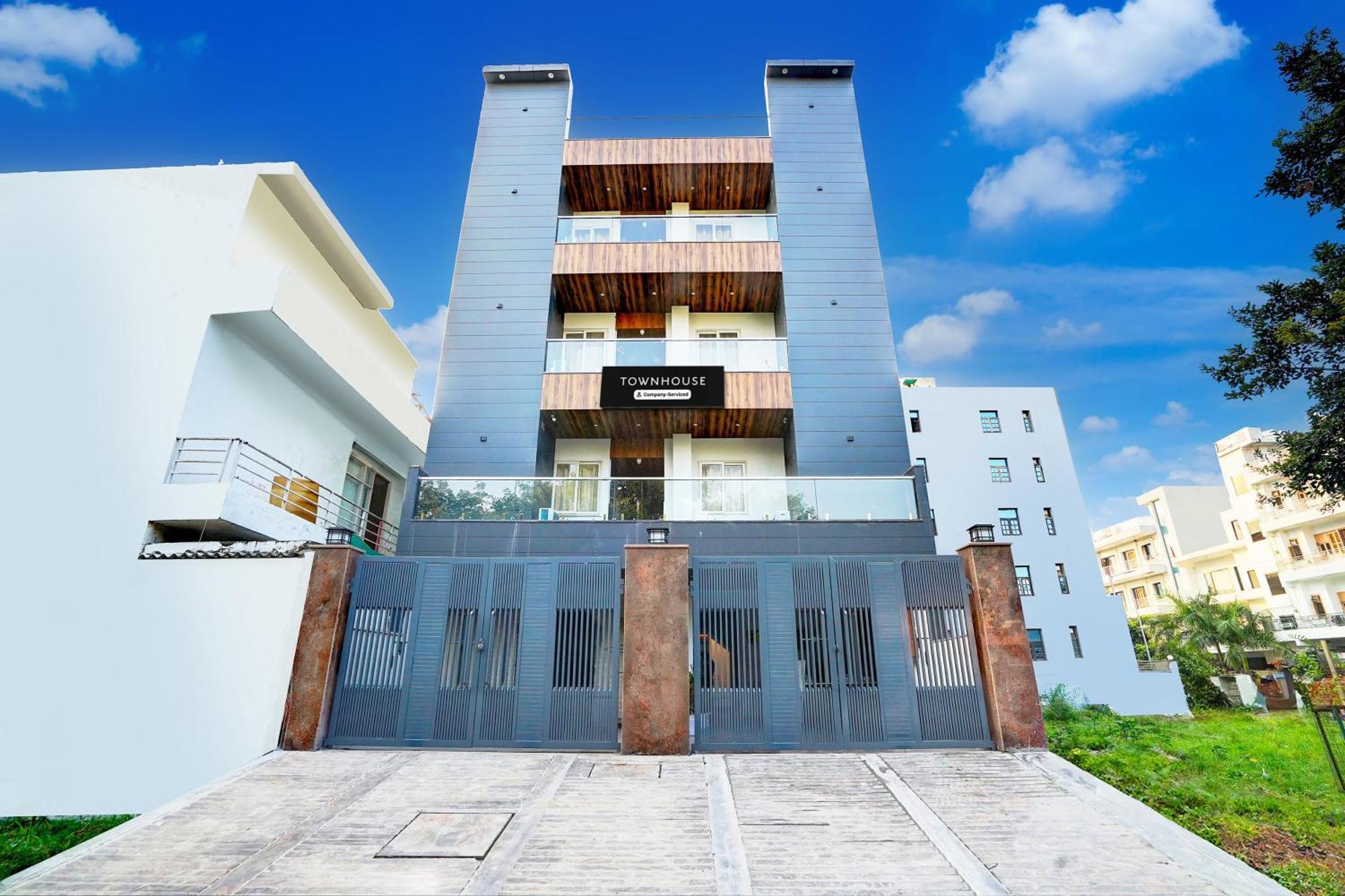 ホテル Super Townhouse Sector 104 ノイダ エクステリア 写真