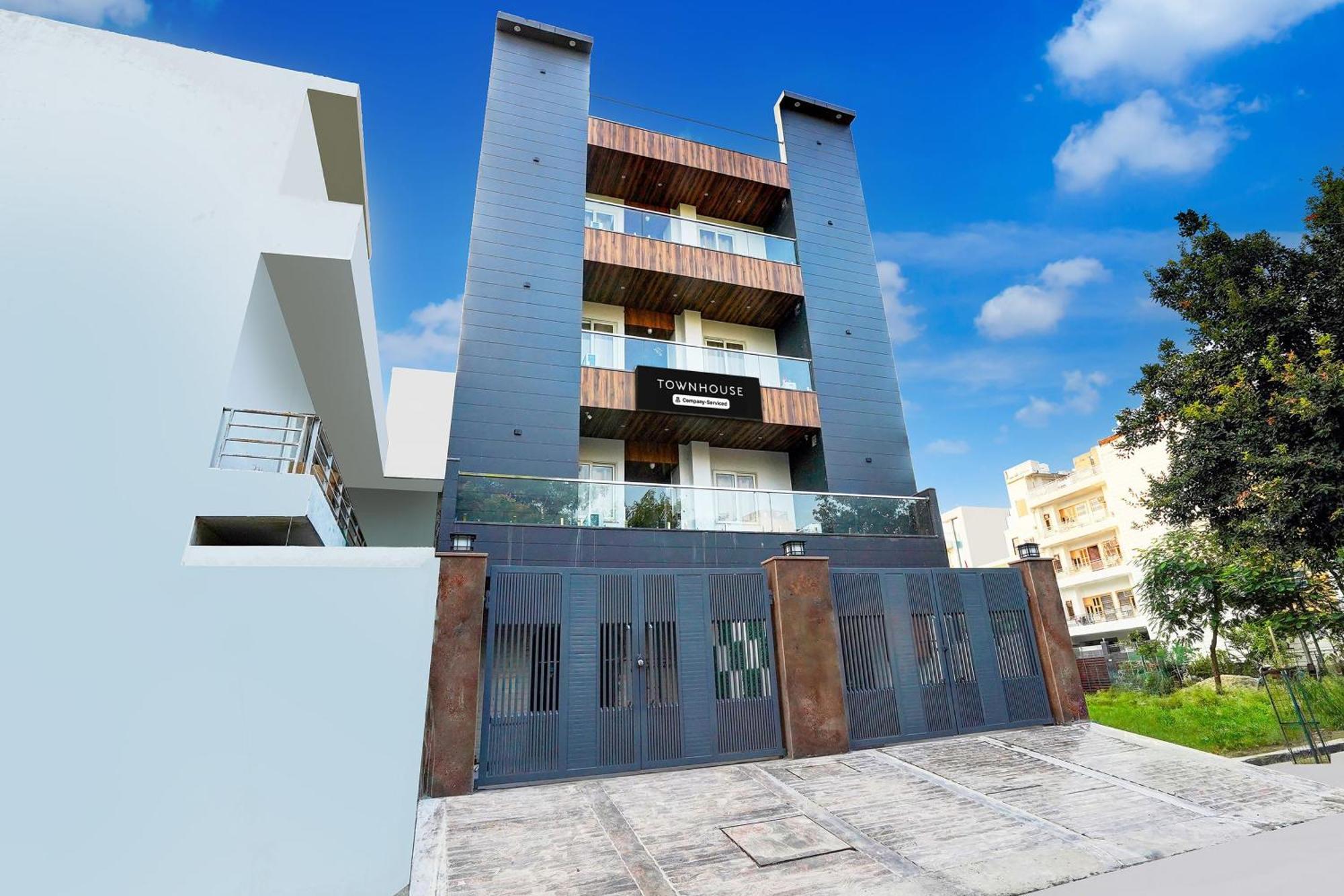 ホテル Super Townhouse Sector 104 ノイダ エクステリア 写真